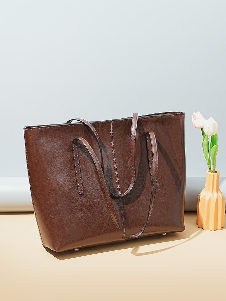 Oil-waxed leather tote — detail view