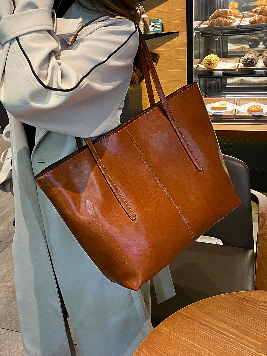 Oil-waxed leather tote — detail view