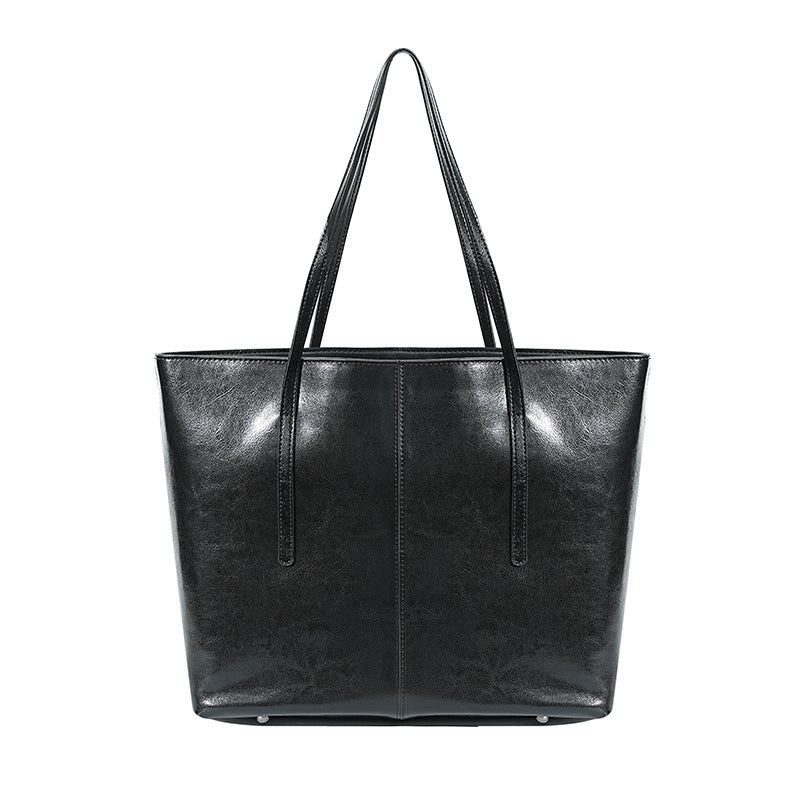 Oil-waxed leather tote — detail view